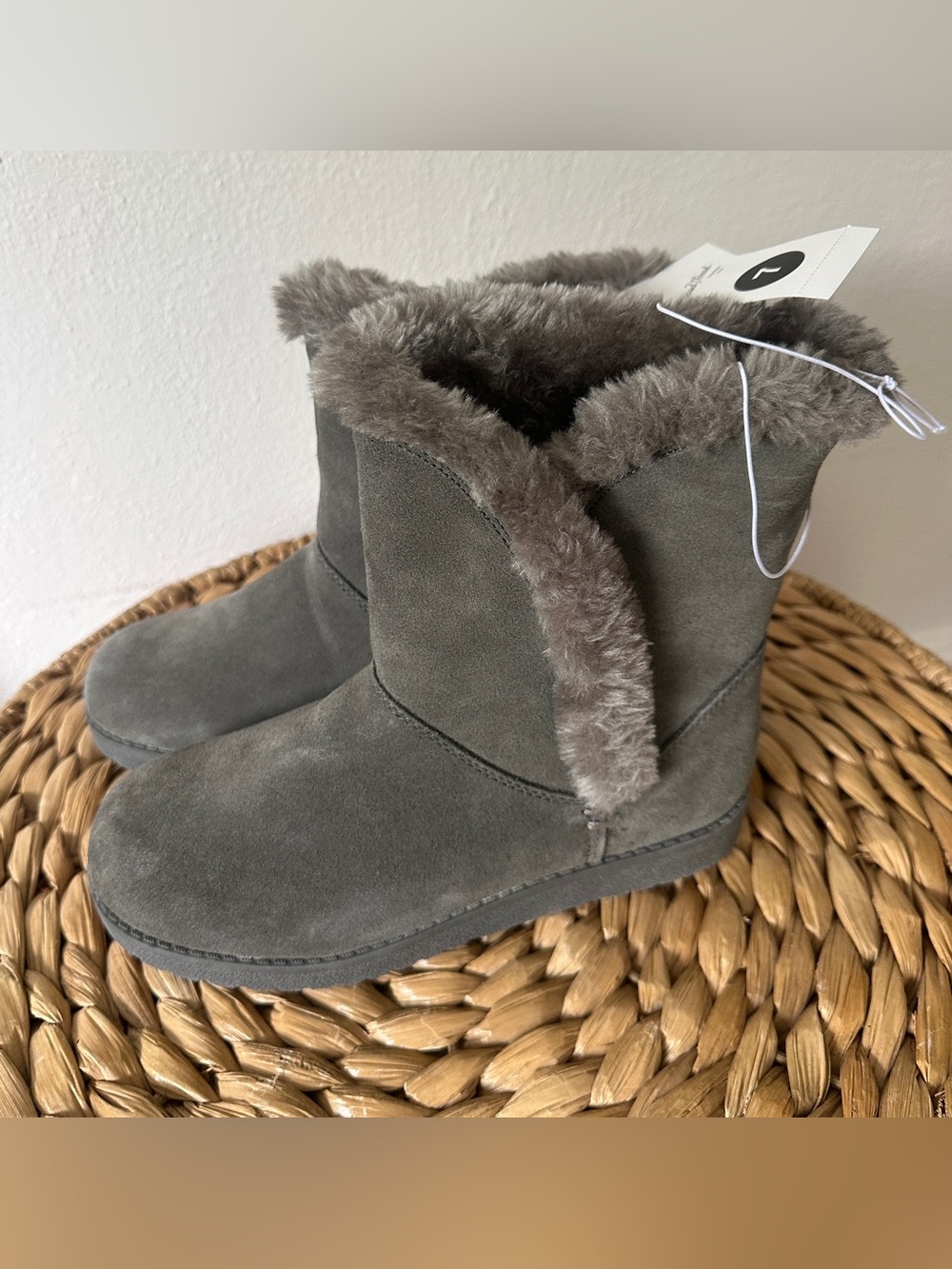 Universal Thread Gray Suede Faux Fur Boots NWT 7